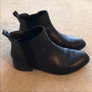 Gianni Bini Chelsea Boots
